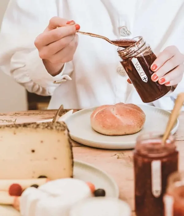 Frühstückstisch mit Dospa Weintraubengelee